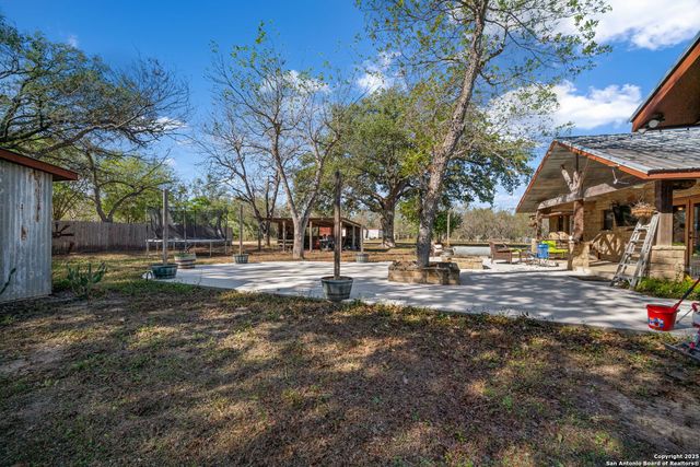 15326 Gross Lane, Lacoste, TX 78039
