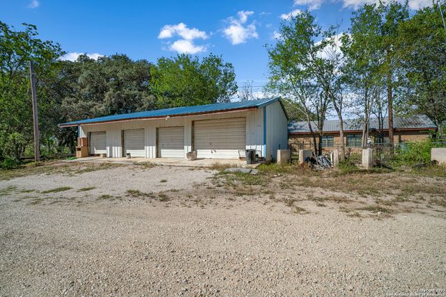 15326 Gross Lane, Lacoste, TX 78039