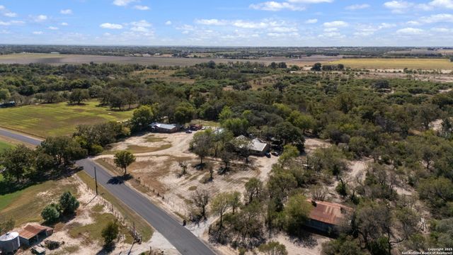 15326 Gross Lane, Lacoste, TX 78039