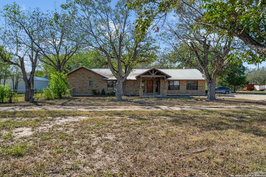 15326 Gross Lane, Lacoste, TX 78039