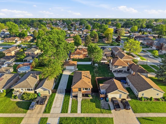 5733 W 83rd Place, Burbank, IL 60459