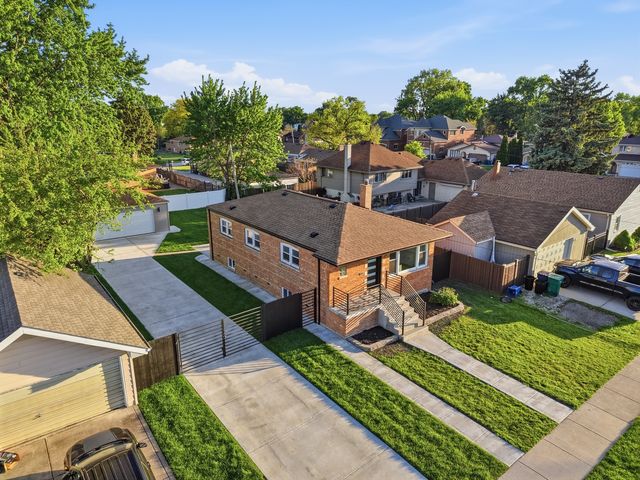 5733 W 83rd Place, Burbank, IL 60459