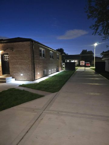 5733 W 83rd Place, Burbank, IL 60459
