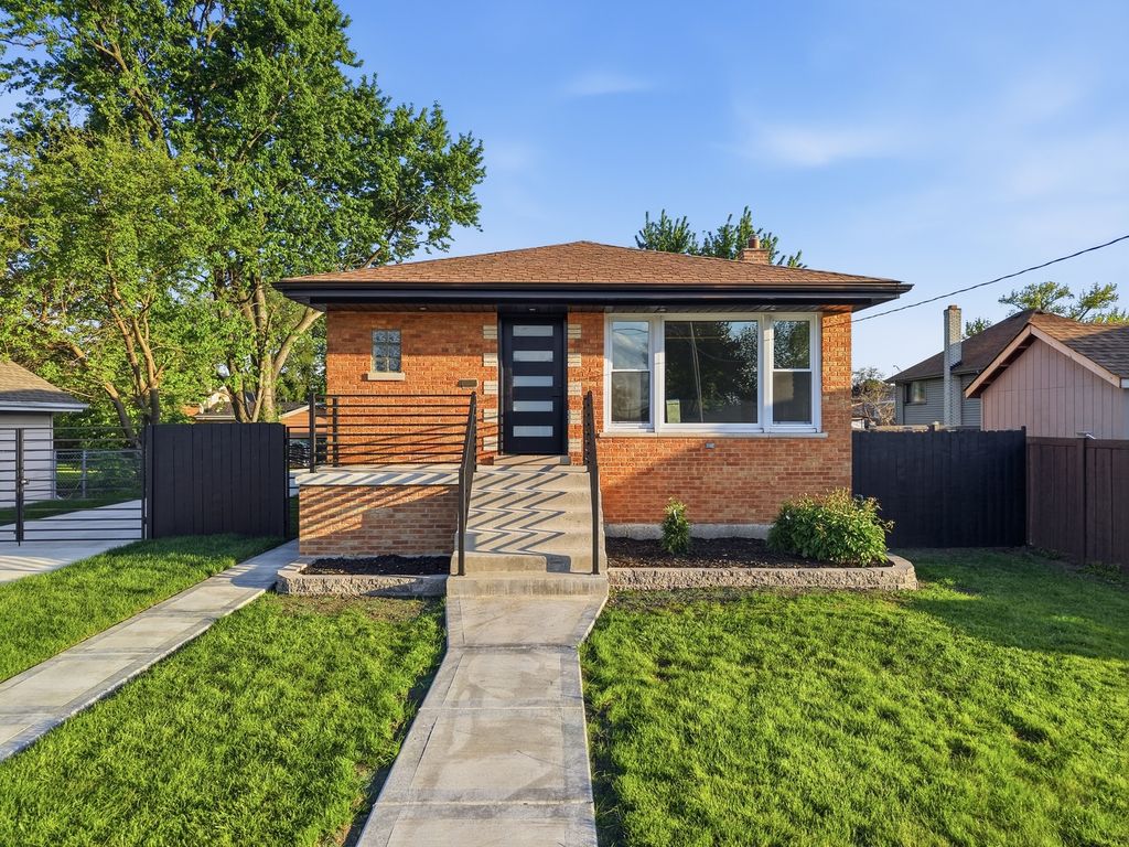 5733 W 83rd Place, Burbank, IL 60459