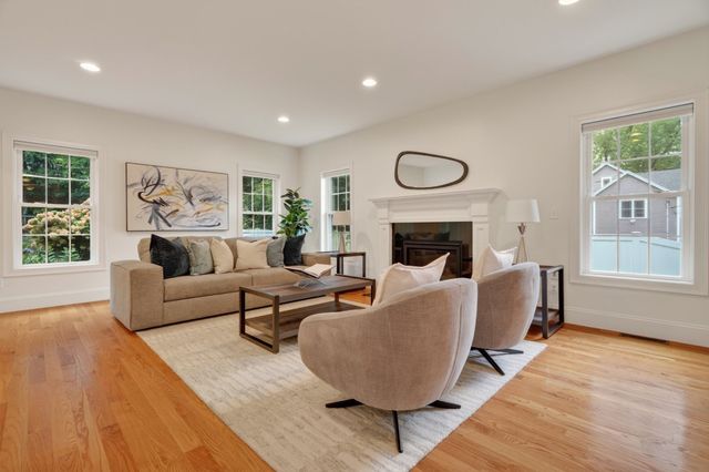 201 Boston Post Rd, Wayland, MA 01778