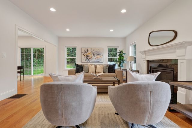 201 Boston Post Rd, Wayland, MA 01778