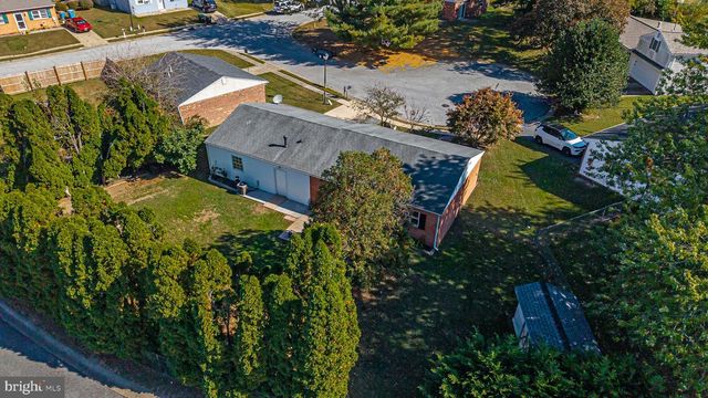 4 WRIGHT CIR, Newark, DE 19702