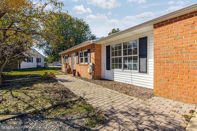4 WRIGHT CIR, Newark, DE 19702