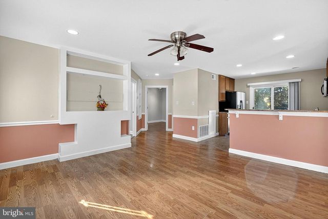 4 WRIGHT CIR, Newark, DE 19702