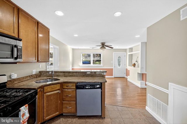 4 WRIGHT CIR, Newark, DE 19702