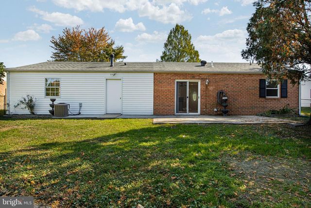 4 WRIGHT CIR, Newark, DE 19702