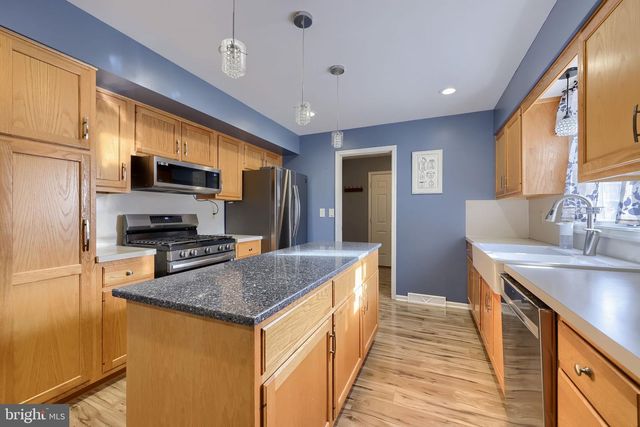 32 VILLAGE DR, Newmanstown, PA 17073