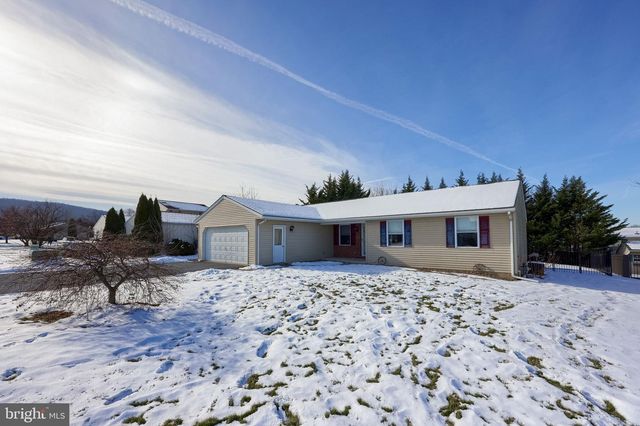 32 VILLAGE DR, Newmanstown, PA 17073