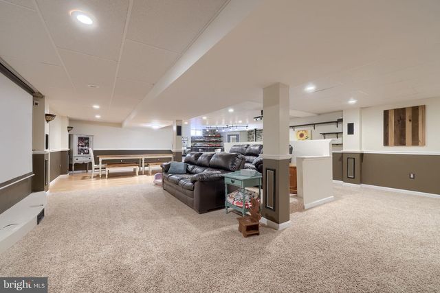 32 VILLAGE DR, Newmanstown, PA 17073