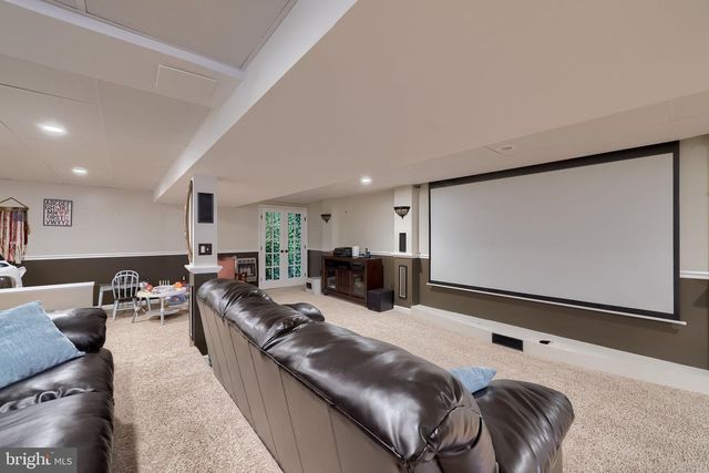 32 VILLAGE DR, Newmanstown, PA 17073