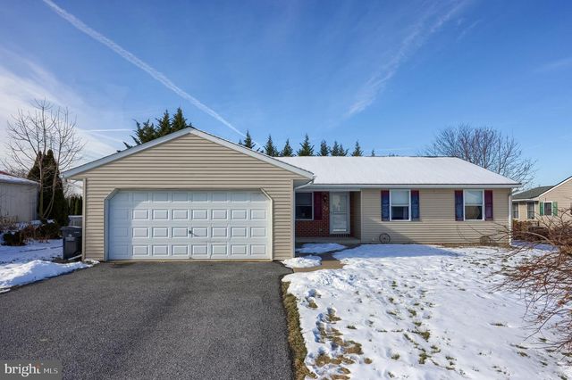 32 VILLAGE DR, Newmanstown, PA 17073