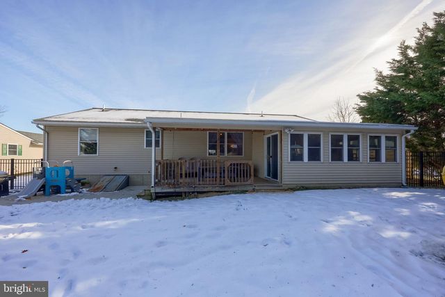 32 VILLAGE DR, Newmanstown, PA 17073