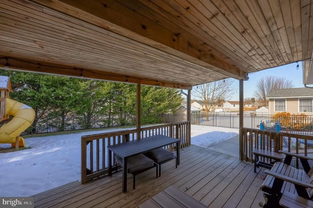 32 VILLAGE DR, Newmanstown, PA 17073