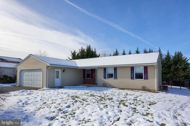 32 VILLAGE DR, Newmanstown, PA 17073