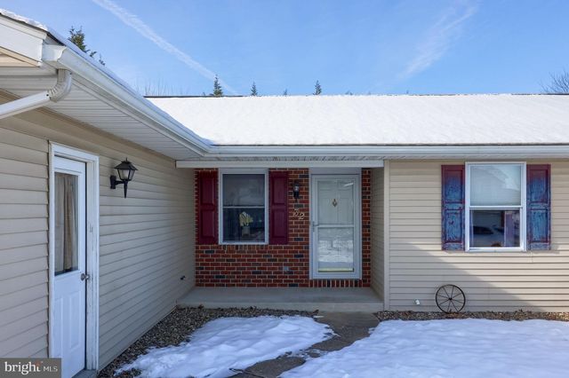 32 VILLAGE DR, Newmanstown, PA 17073