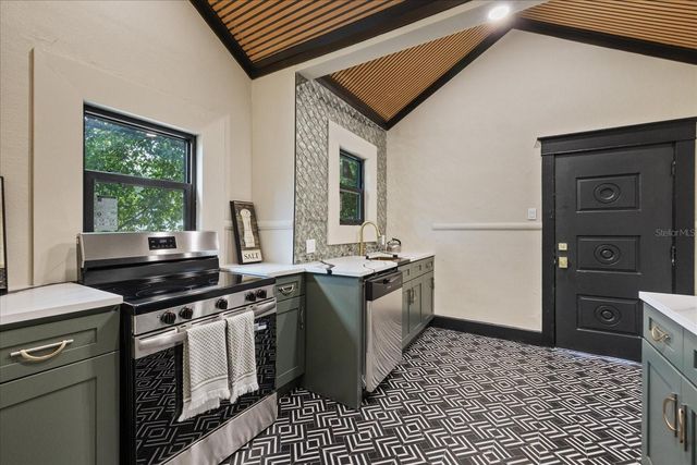1618 12TH STREET S, St Petersburg, FL 33705