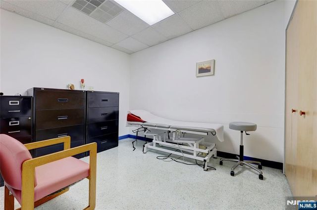 342 Hamburg Turnpike 108, Wayne, NJ 07470