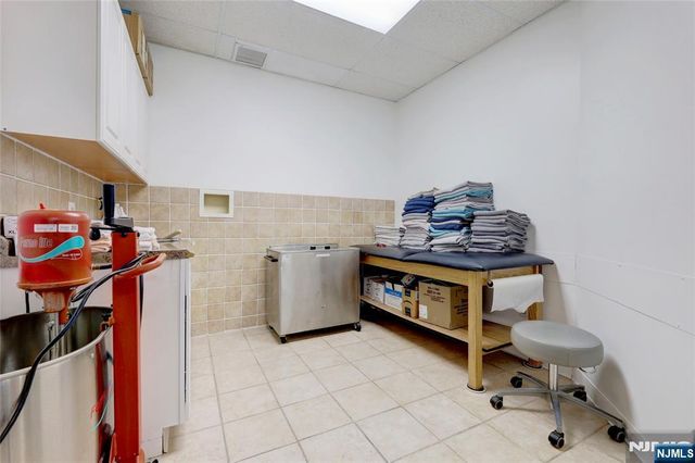 342 Hamburg Turnpike 108, Wayne, NJ 07470