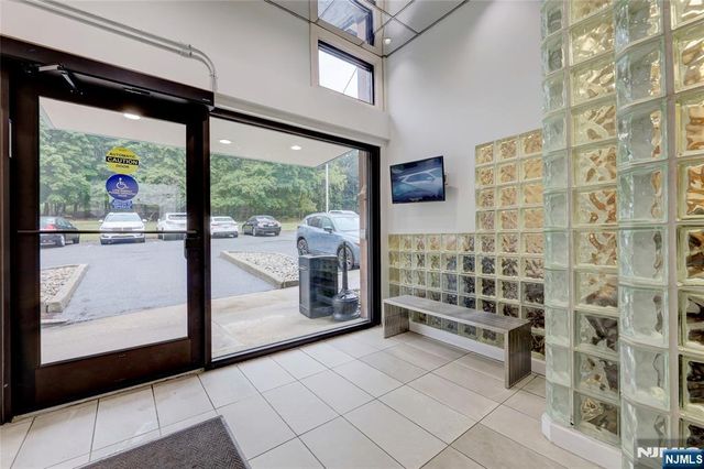 342 Hamburg Turnpike 108, Wayne, NJ 07470