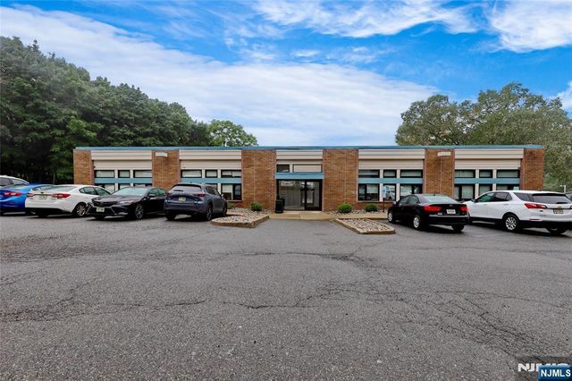 342 Hamburg Turnpike 108, Wayne, NJ 07470