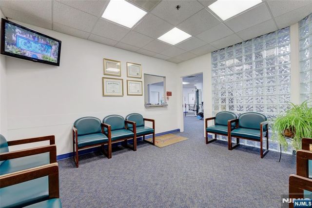 342 Hamburg Turnpike 108, Wayne, NJ 07470