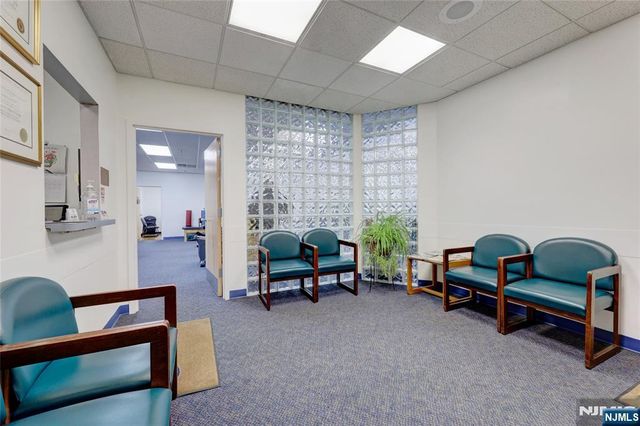 342 Hamburg Turnpike 108, Wayne, NJ 07470