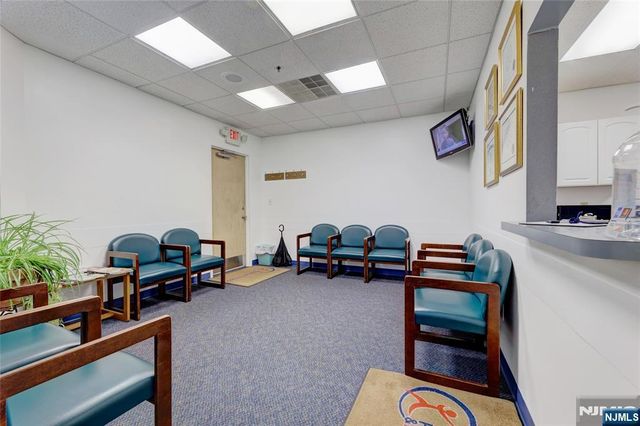 342 Hamburg Turnpike 108, Wayne, NJ 07470