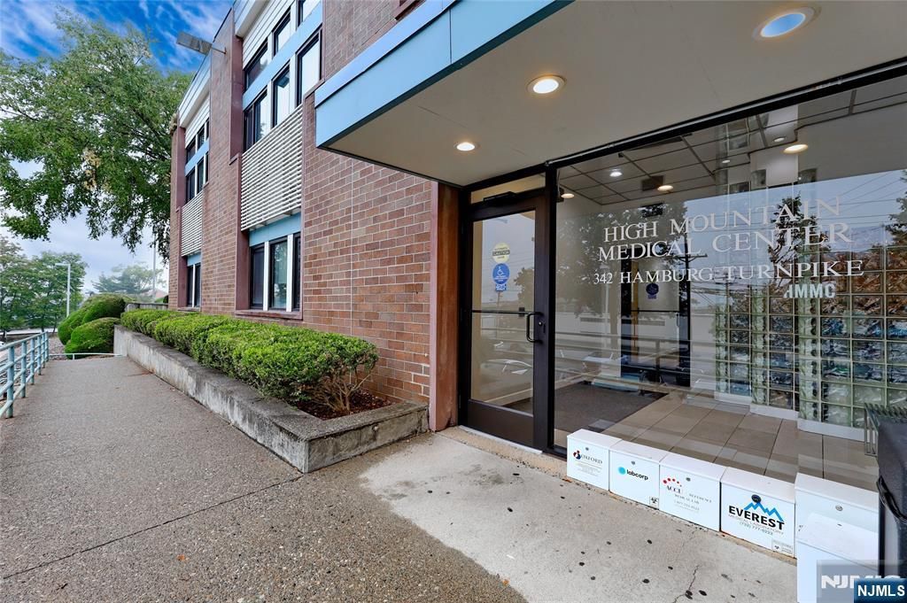 342 Hamburg Turnpike 108, Wayne, NJ 07470