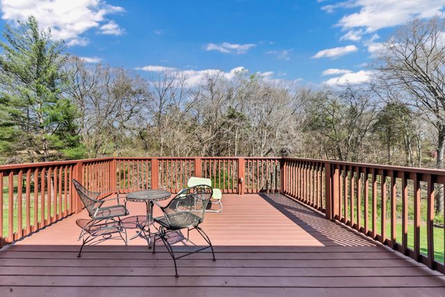 2331 Seven Mile Ferry Rd, Clarksville, TN 37040