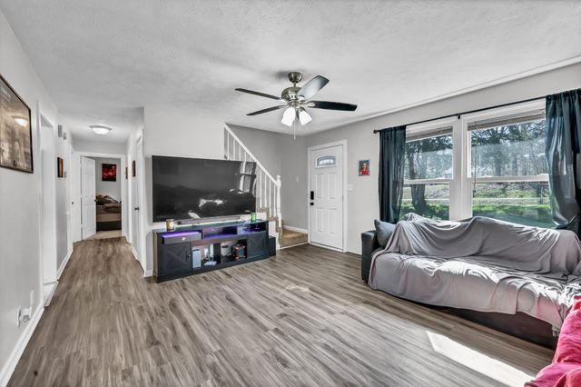 2331 Seven Mile Ferry Rd, Clarksville, TN 37040