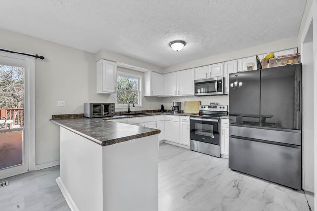 2331 Seven Mile Ferry Rd, Clarksville, TN 37040