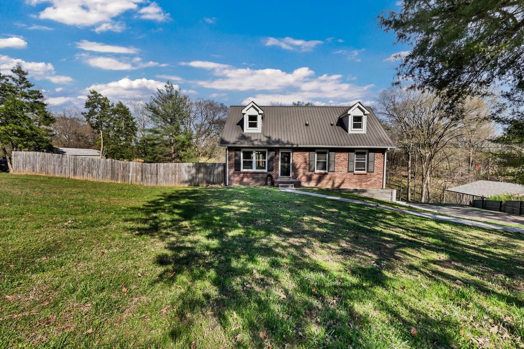 2331 Seven Mile Ferry Rd, Clarksville, TN 37040