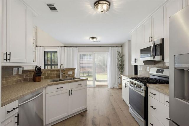 1029 Deer Hollow Drive, Woodstock, GA 30189