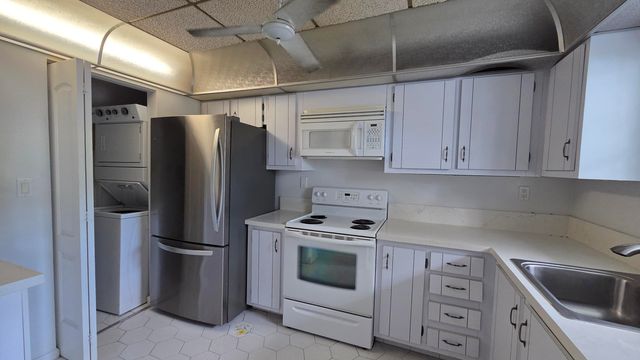 6020 NW 44th Street 108, Lauderhill, FL 33319