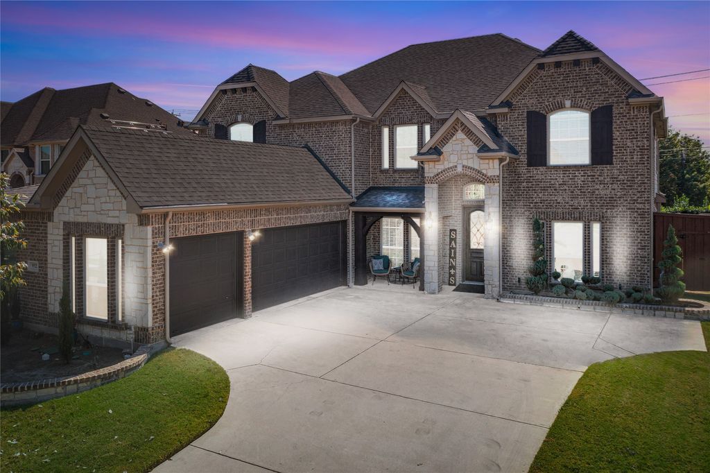 932 E Danbury Drive, Desoto, TX 75115