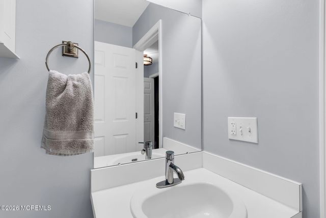 10 Topeka Court, Tinton Falls, NJ 07712