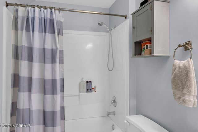 10 Topeka Court, Tinton Falls, NJ 07712