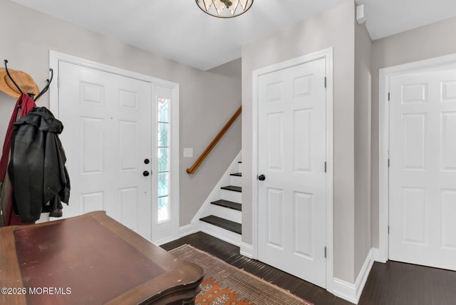 10 Topeka Court, Tinton Falls, NJ 07712