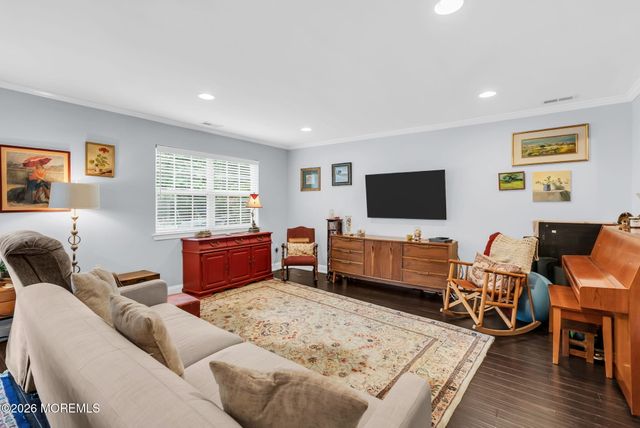 10 Topeka Court, Tinton Falls, NJ 07712