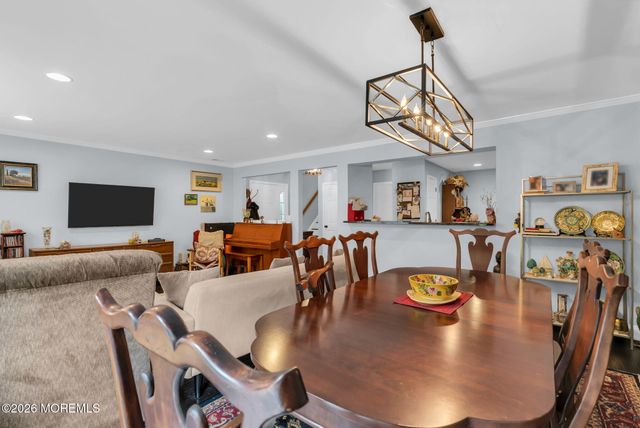 10 Topeka Court, Tinton Falls, NJ 07712