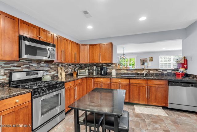 10 Topeka Court, Tinton Falls, NJ 07712