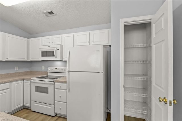 6109 Hedgecock Circle 3D, High Point, NC 27265