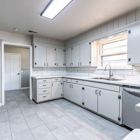 2110 65th Street, Lubbock, TX 79412