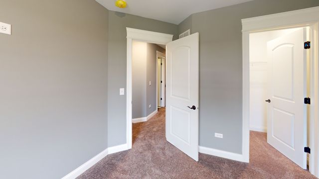 550 W Meadowdale Circle, Hampshire, IL 60140