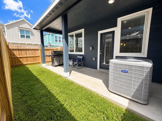 624 Pelican Drive, Kemah, TX 77565